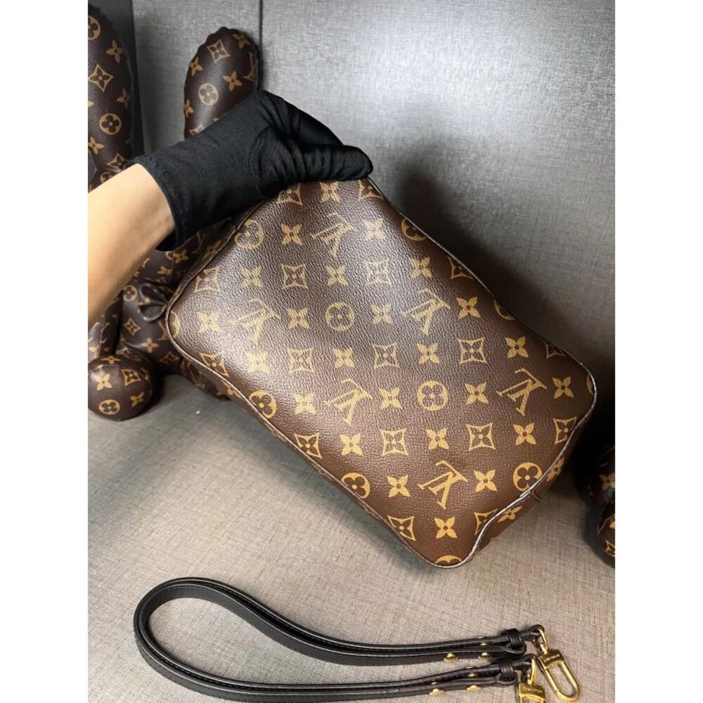 Louis Vuitton Women Pre-Loved Bag Very Good Condition - Picture 5 of 9